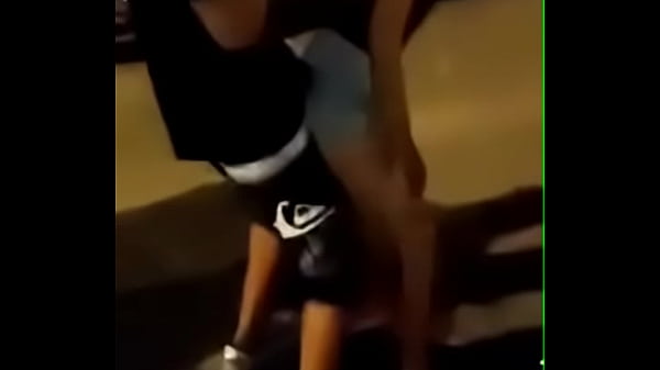 Après La Nouvelle Danse De Rue, Elle Va Faire L'amour.