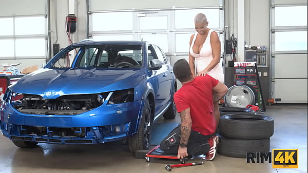 RIM4K. bitch is going to lick mechanics anus right by broken car