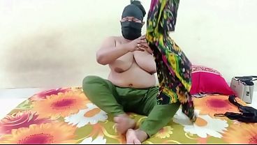 Big ass indian tamil aunty with saree