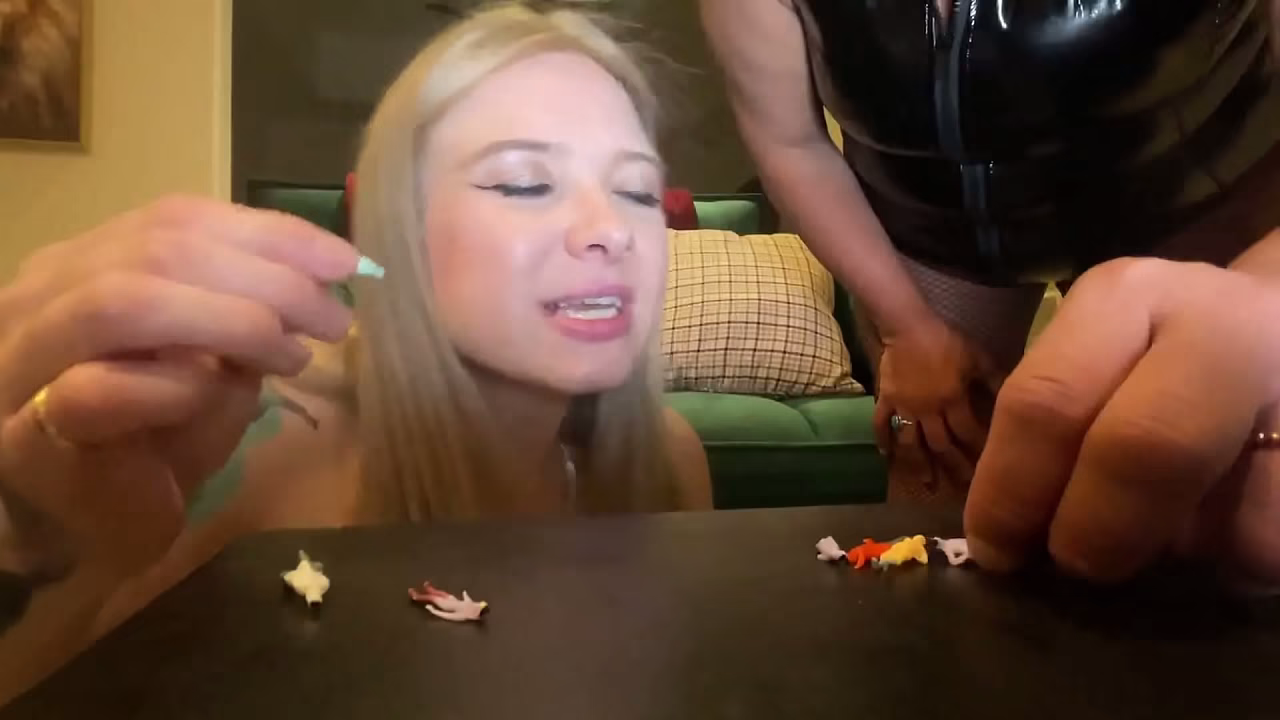 Giantess Snack Hunters Conquer Tiny Civilization