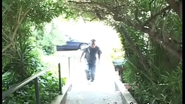 Sensual floosy blowing like a pornstar