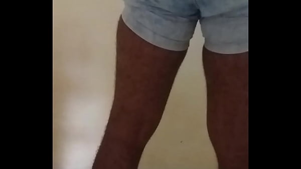 Novinho rebolando Gostoso