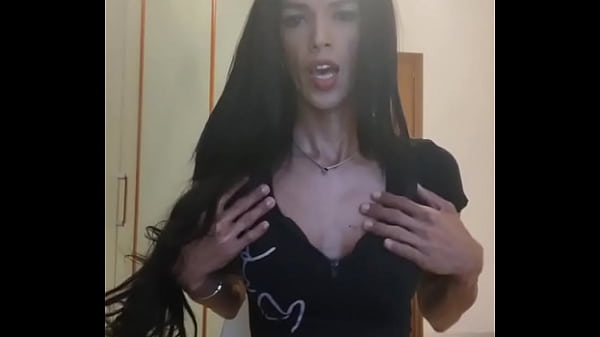 Em casa pronta pra safadeza