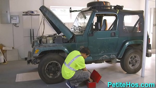 Tiny teen sucks off mechanic