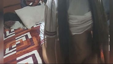 彼女の上司に危うく見つかるところだった!!!!! クラスメイトのショートパンツとズボンを下ろして、彼女を!!! 授業に行く唯一の良いことは、彼女のおいしいお尻をファックすることだ!!