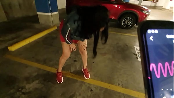 Download Video - Martinasmith squirting at the Mall parking lot