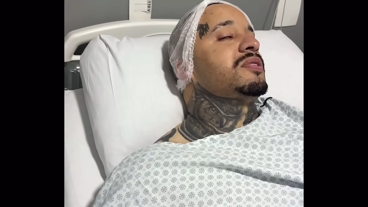 Depois da cirugia de hemorroida o pinto do corno n&atilde_o levanta eu toda molhada querendo senta na rola sem camisinha