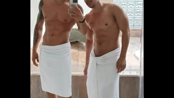 DANDO LEITE DIRETO DA FONTE PRA PUTINHA.