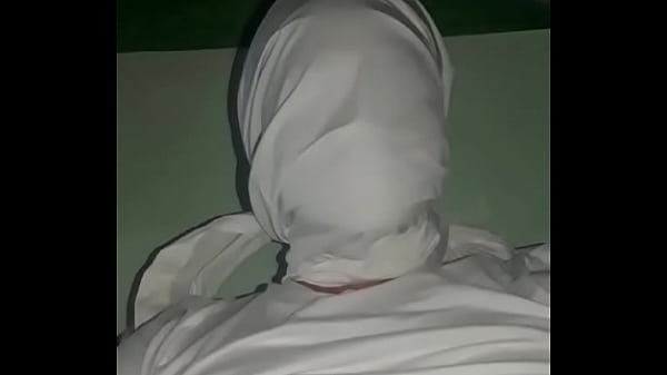 Trùm ngộp bằng áo sơ mi trắng dính đầy tinh trùng