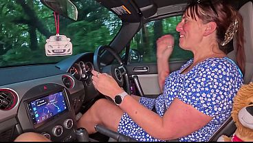 いたずら好きな熟女ルビーが車でロンドンの若者をナンパ！予告編