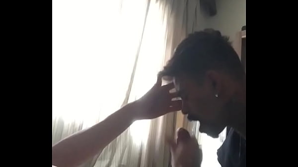 Download Video - O cara mais gostoso do bairro veio me dar leite