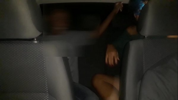 UBER PEDE PRA CORNO DIRIGIR O CARRO ENQUANTO FO...