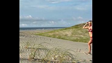 LINDA DAMA DE VERMELHO