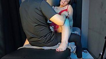 Married slut enjoys herself immensely with masseur - Naughty married woman went for a massage and got a happy ending.