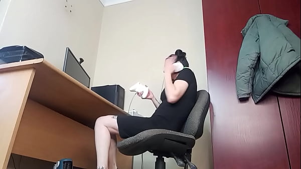 Bored and ignored fucking my slutty gamer girl while she is online