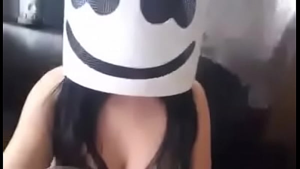 thumb busty