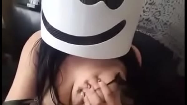 thumb busty