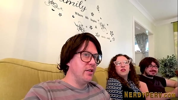 Amateur Brit Saugt Den Harten Schwanz Der Nerds