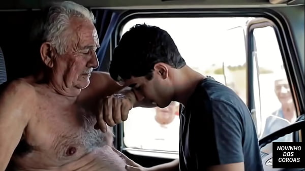 Compilado cheirando o suvaco de maduros