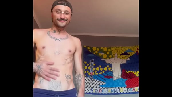 Batendo no quarto at&eacute; gozar