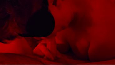 真っ赤なアマチュアのフェラチオ - クローズアップ - レッドライトビデオ #29