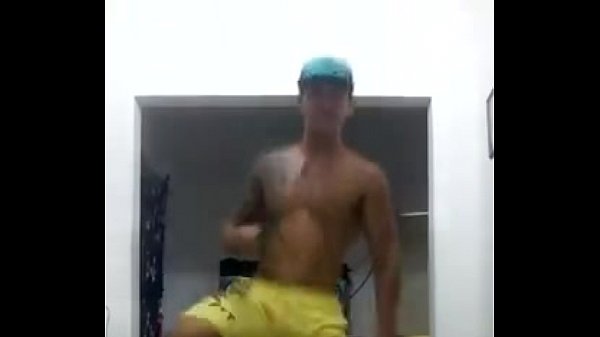 Novinho gostoso dançando gostoso