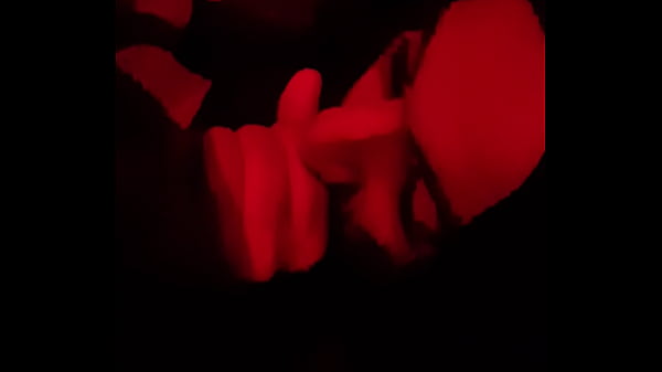 Salope Anglaise Suce Une Cabine De Boîte De Nuit Videur