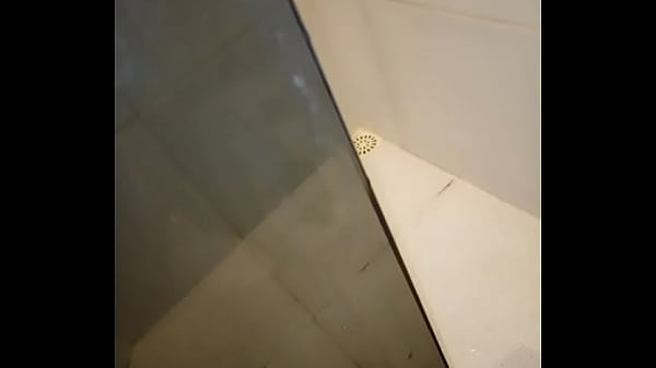 Mais uma gozada sozinho