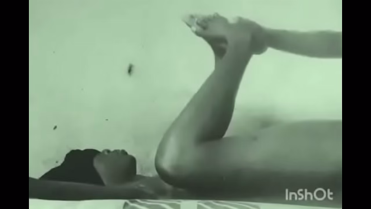 FILTRADO: Chica Fulani disfrutando de un gran pene negro Yoruba
                     muchos negros