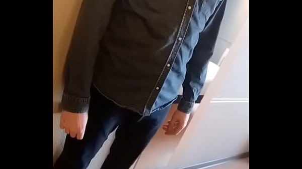 Partie 2 : L&rsquo;arriv&eacute; de Notre fan soumis avec ma copine @Oletsha. Pour du ...