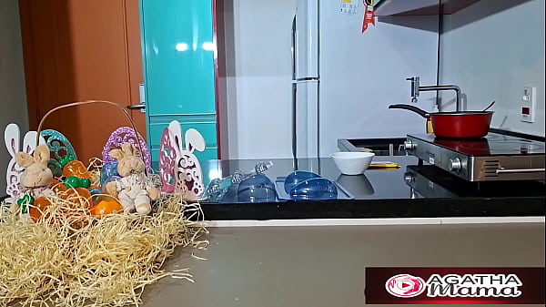 Mama Studio em: P&aacute;scoa especial com a mama! Ganhei um ovo de P&aacute;scoa e ele uma chupada e buceta