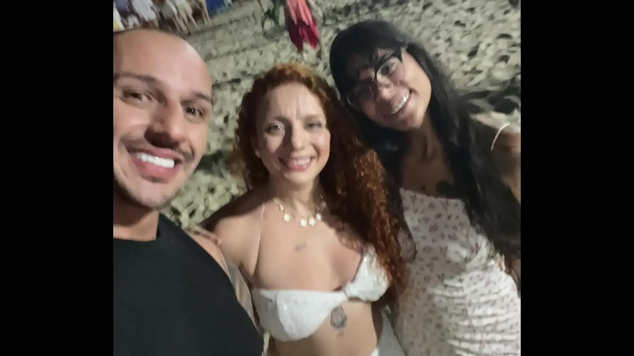 Mi esposa y yo conocimos a una pelirroja en Nochevieja en Copacabana y la invitamos a un trío.
                     latina amateur lingerie beauty gostosa muchos negros