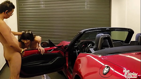 He fucks me in a sports car until I squirt