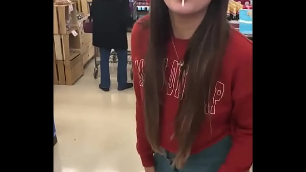 RT lillyvig: Would you lick my lollipop?