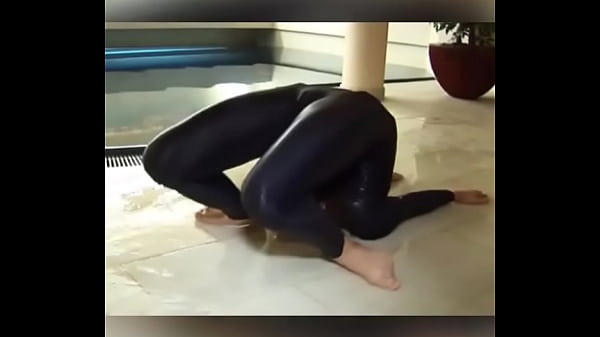 Bending pussy