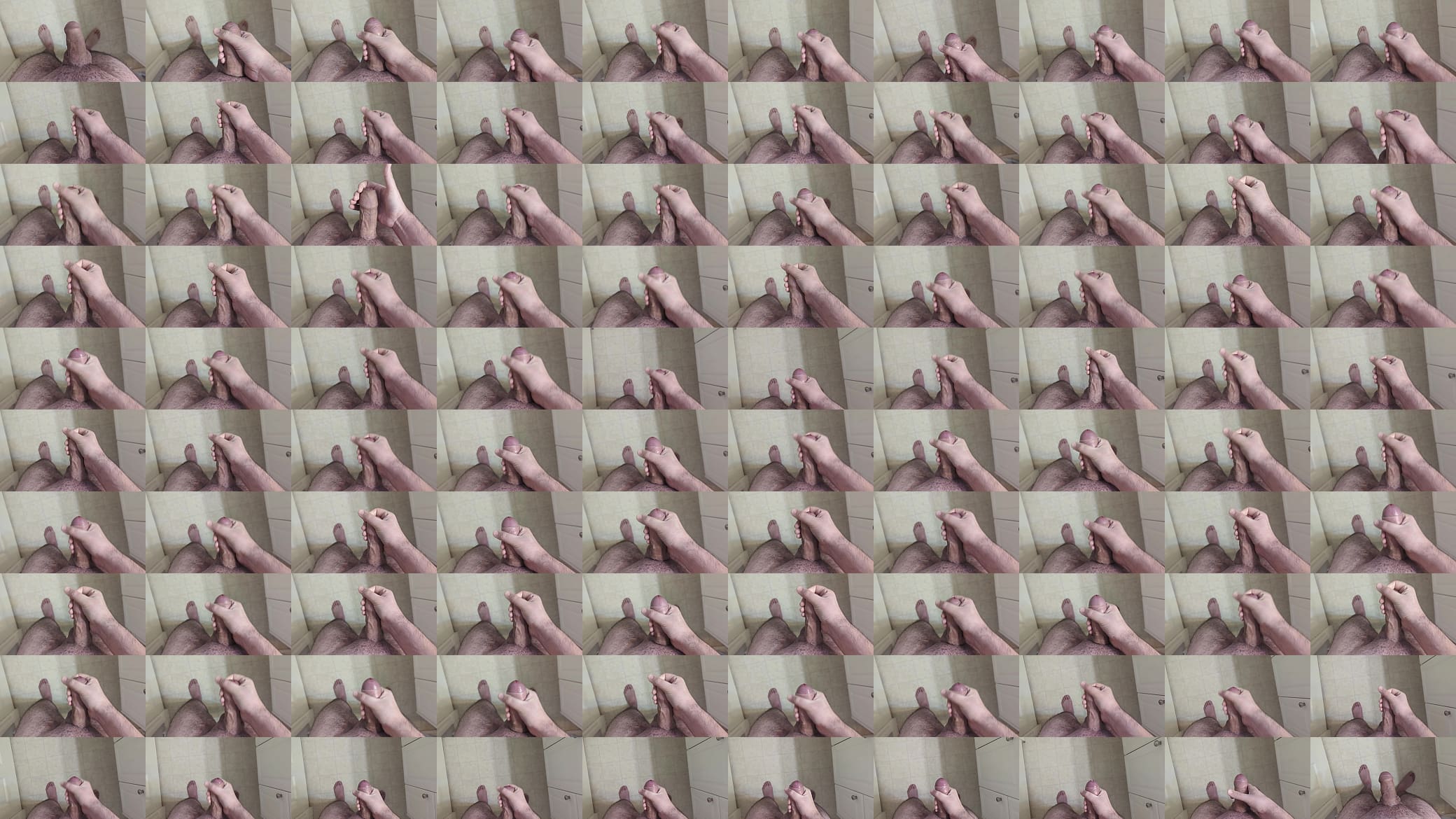 A quickie masturbation before taking a bath 预览图