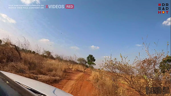 Download Video - Ela fez eu parar no meio da estrada para eu gozar na boquinha dela&comma; Dread hot fazendo sexo em p&uacute;blico