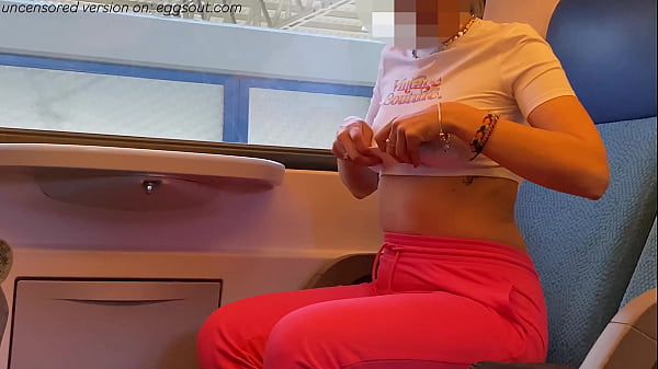 MASTURBO AN UNKNOWN BY TRAIN IN FRONT OF EVERYONE