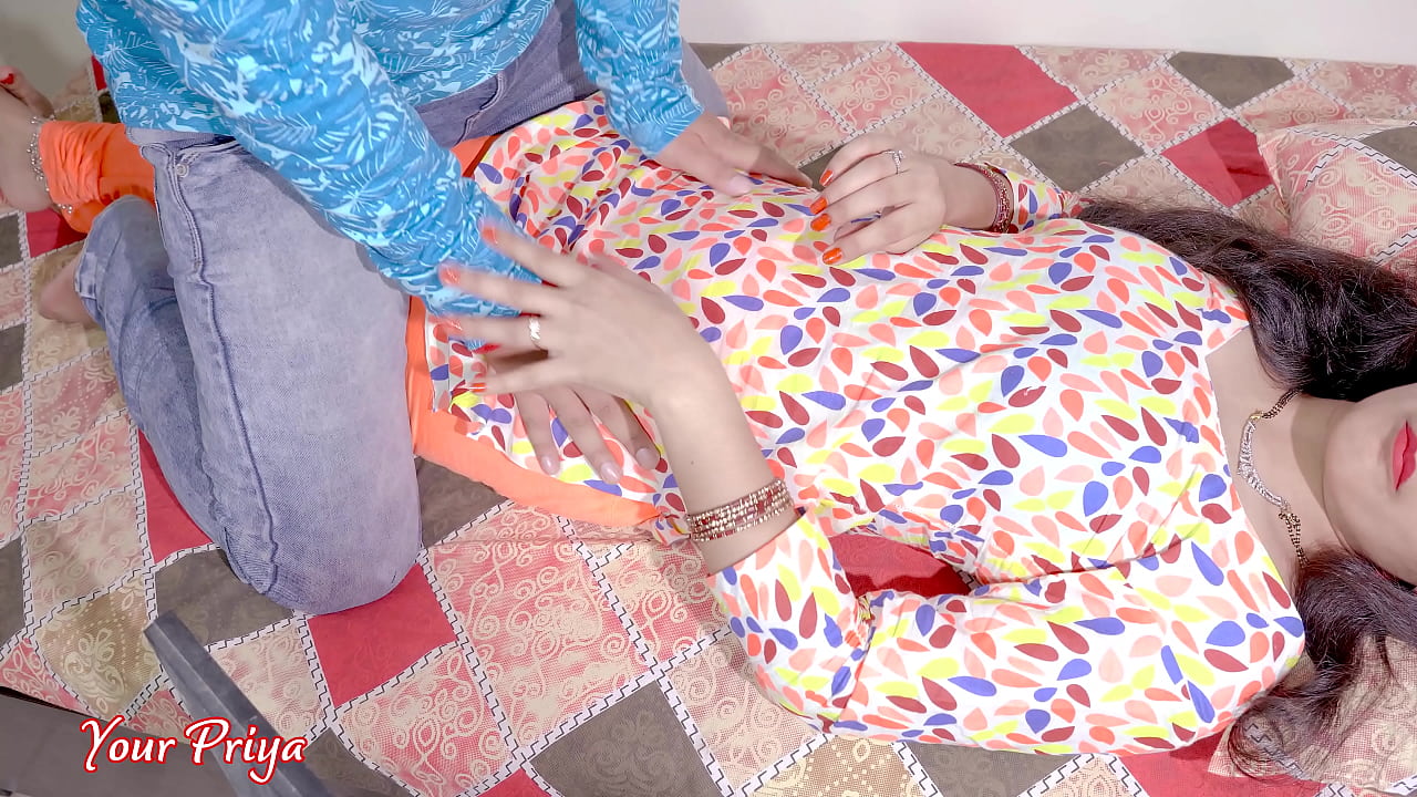 Seeing the hot navel and body of Desi Bihari Bhabhi, the brother fucked her ( Hindi Audio )