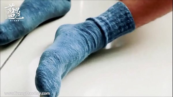 Belo príncipe encantado se despindo, mostrando seu corpo sexy | Cheio