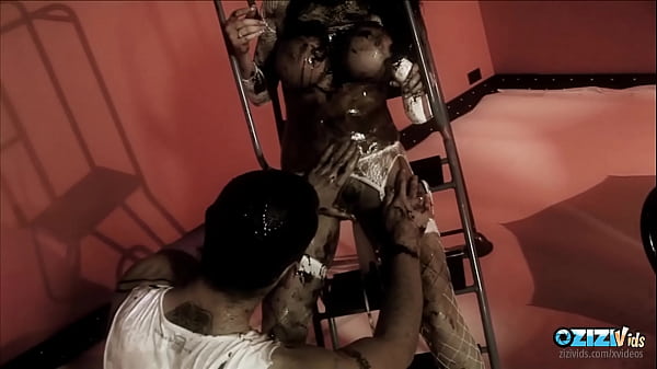 Messy brunette chick gets her pussy stretched with a thick dick