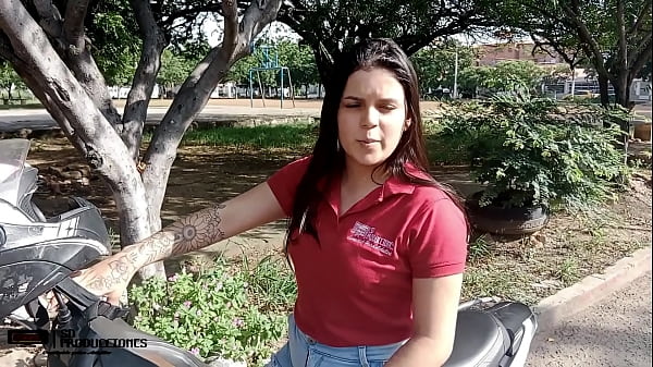 Download Video - ayudando a desconocida con su moto