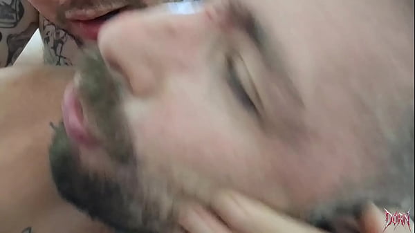 Fudi o cuzinho do meu vizinho e ele gritou de p...