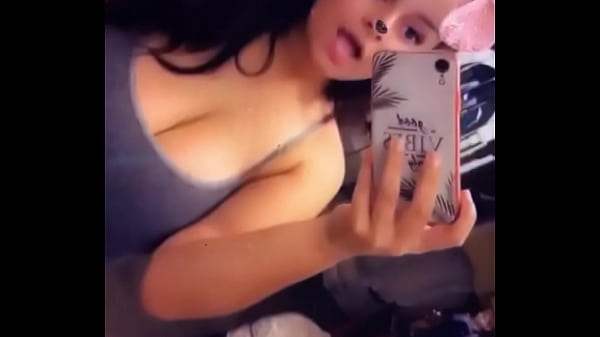 thumb boobs
