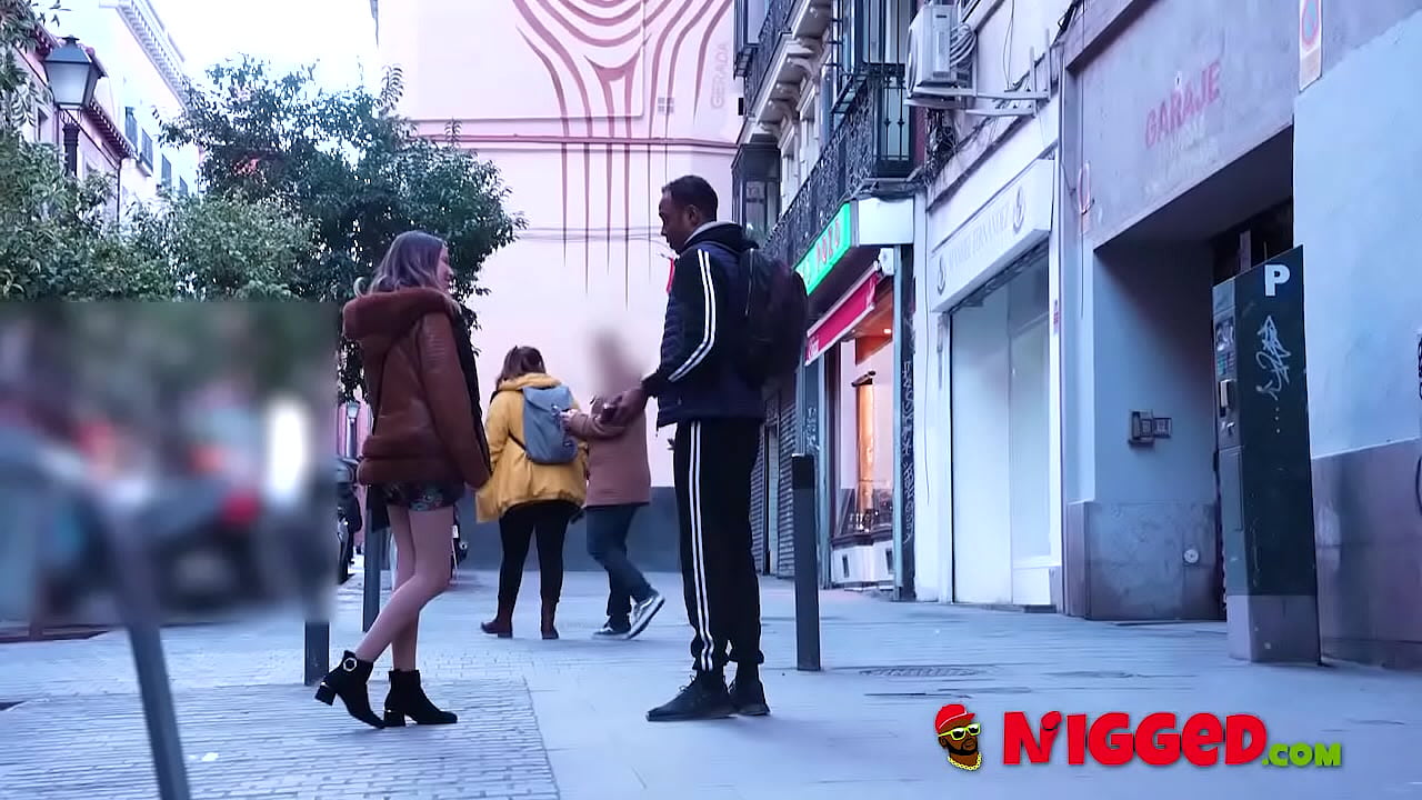 Melanie ofrece sexo a tipos negros aleatorios en la calle: ¡Ha aceptado el reto!
                    hardcore european blonde interracial skinny amateur spanish rough sex reality big cock small tits pickup black cock natural tits nigged melanie dior muchos negros