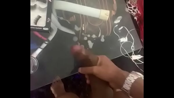 Jhennyfer D'Castro gozando sozinha na quarentena