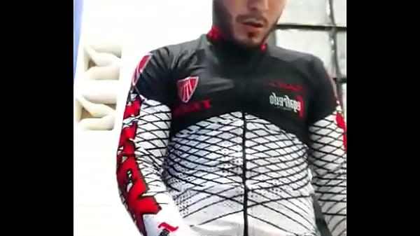 Una paja despues del gym