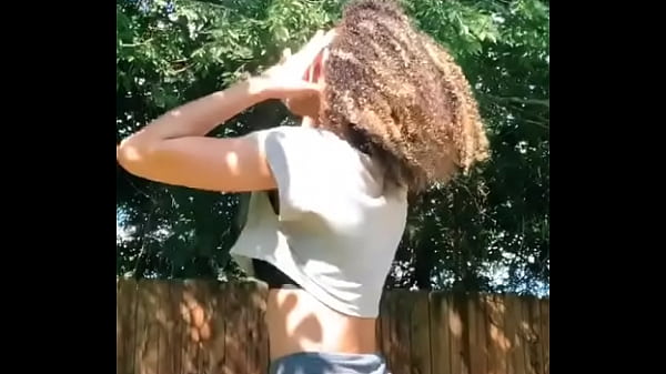 thumb cameltoe