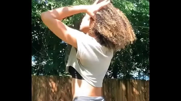 thumb cameltoe