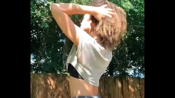 thumb cameltoe
